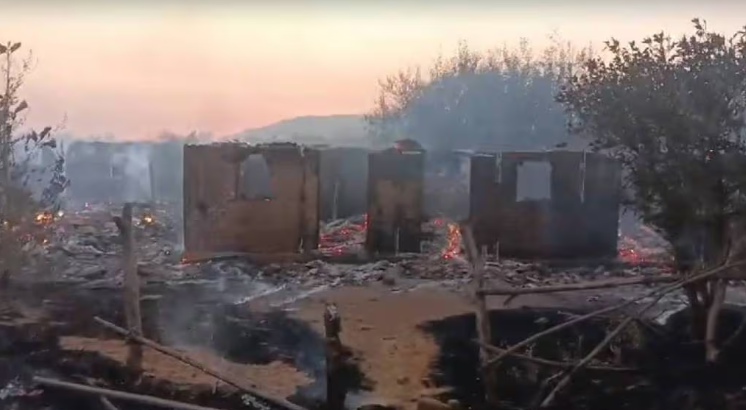 रोहा तालुक्यातील इंदरदेव येथे ४८ घरे वणव्यात जळून खाक